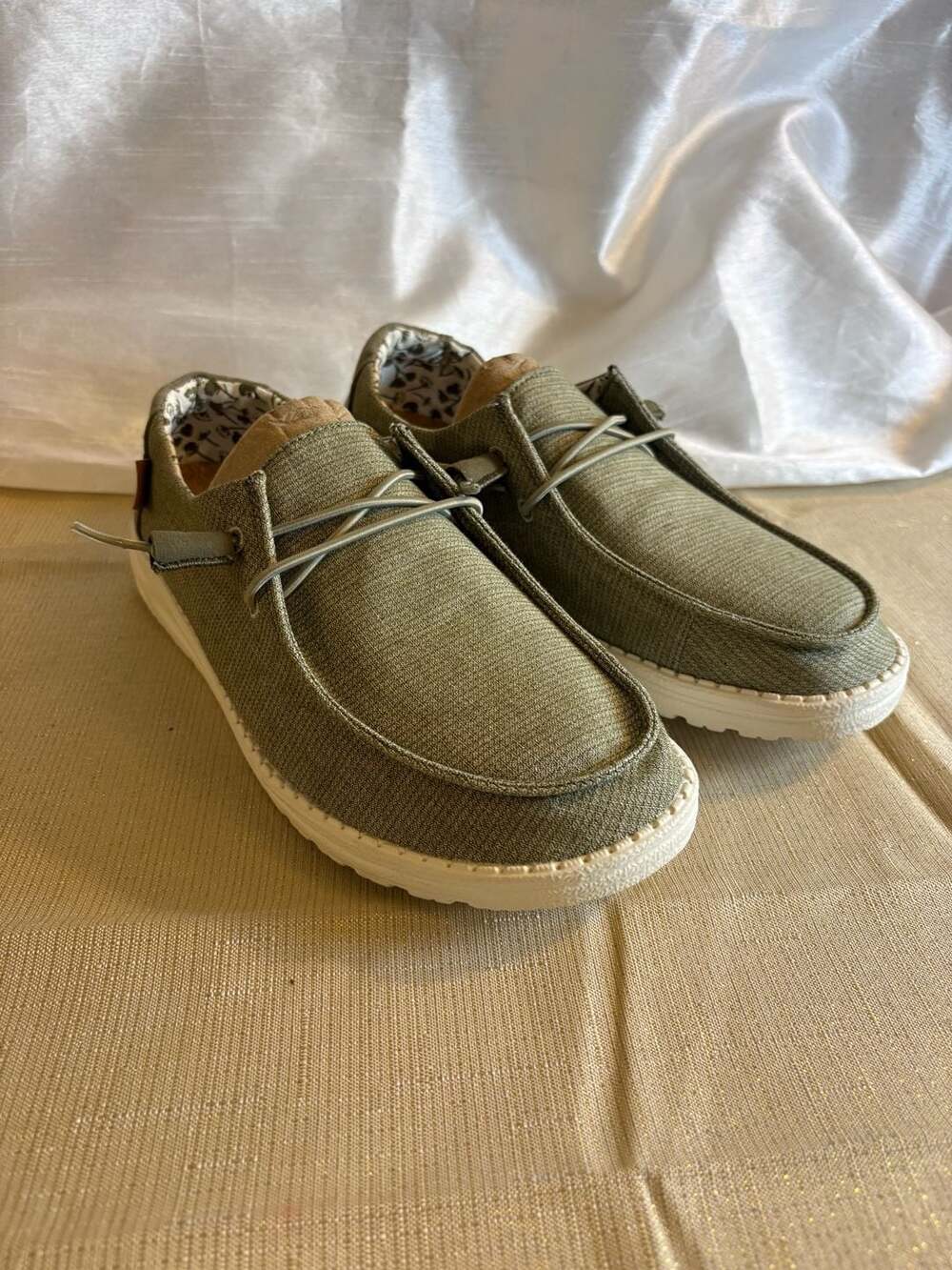 Hey Dude Women's Wendy Chambray Olive Slip-On Shoes Size 9